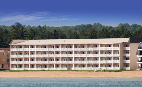Mackinaw Beach And Bay All Suites Resort image 1