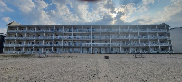 Mackinaw Beach And Bay All Suites Resort image 10