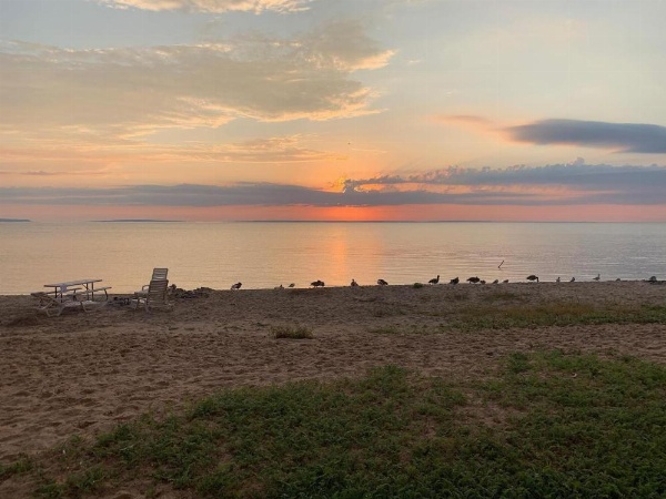 Mackinaw Beach And Bay All Suites Resort image 19