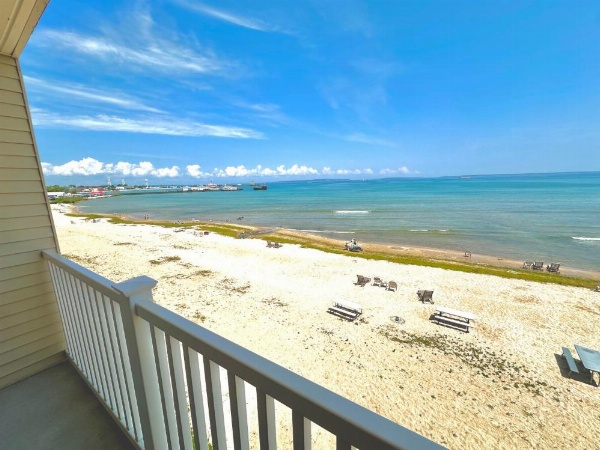 Mackinaw Beach And Bay All Suites Resort image 30