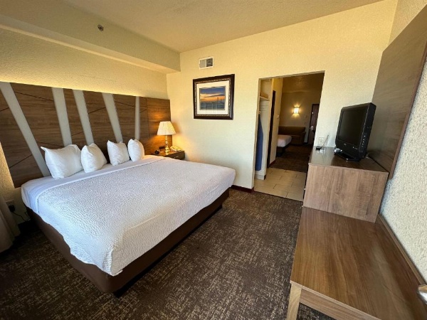 Mackinaw Beach And Bay All Suites Resort image 5