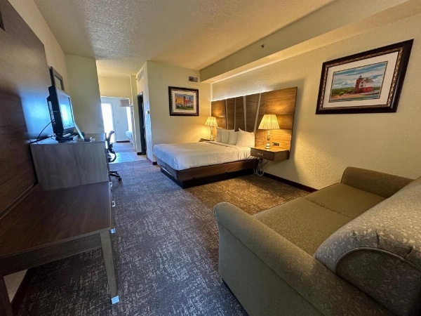 Mackinaw Beach And Bay All Suites Resort image 6